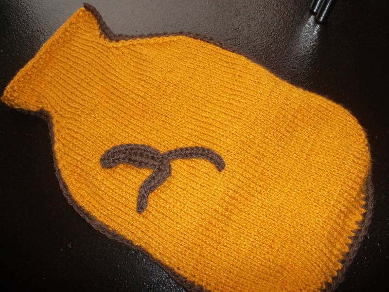 Wärmflaschenhülle Aus Acrylgarn Handgestrickt Mit Blattornament Wärmflaschenhülle Aus Acrylgarn Handgestrickt Mit Blattornament von Etsy - Kreativraum