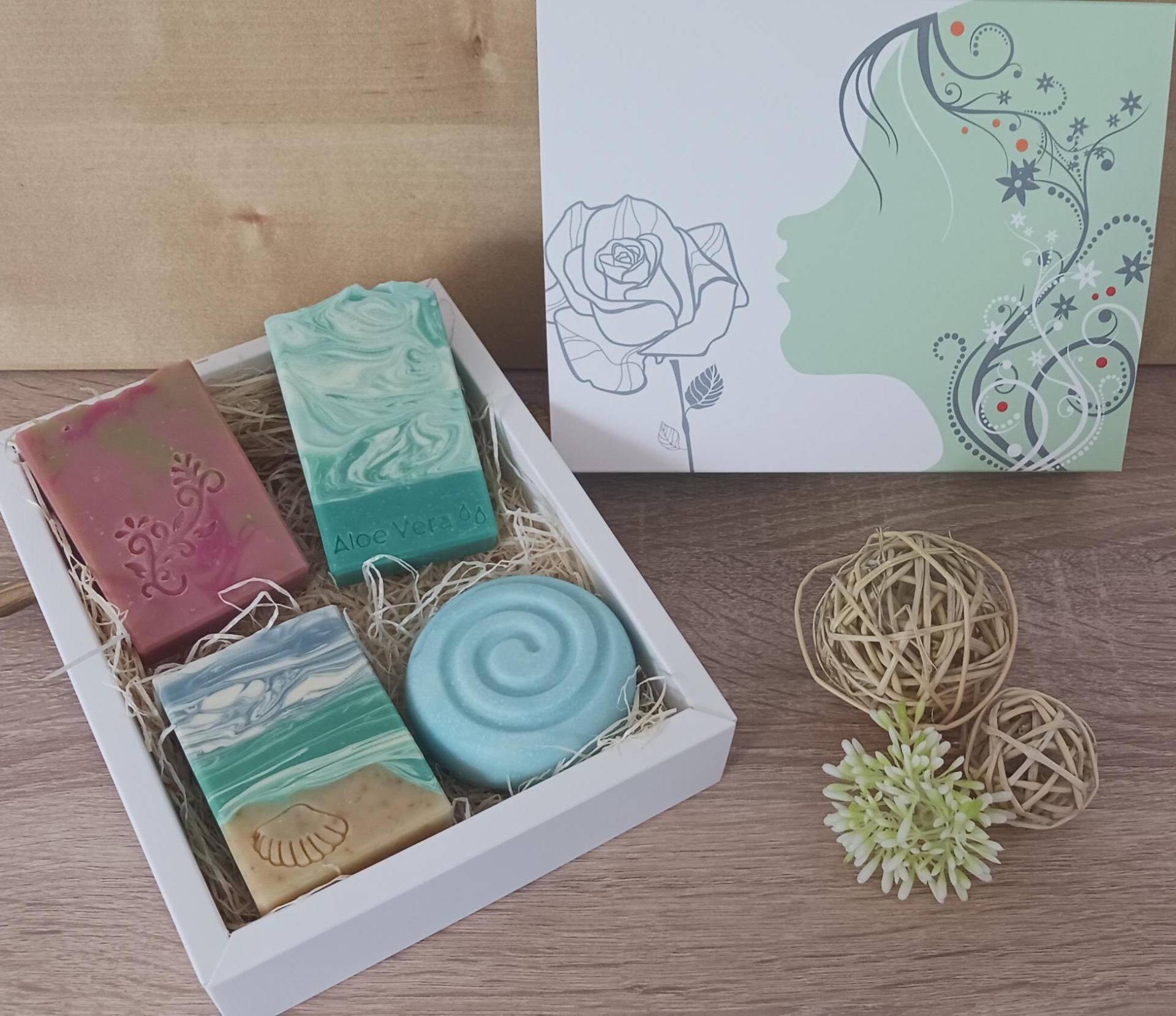 4 Seifen in Geschenkebox, Geschenkeschachtel, Vegan, Palmölfrei Und Plastikfrei, Geschenkartikel, Dusch Handseife 4 Seifen in Geschenkebox, Geschenkeschachtel, Vegan, Palmölfrei Und Plastikfrei, Geschenkartikel, Dusch Handseife von Etsy - KristinsSeifentraum