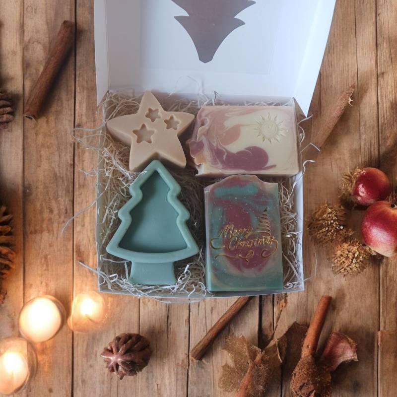 4 Seifen in Weihnachtlicher Geschenkebox, Geschenkeschachtel, Vegan, Palmölfrei Und Plastikfrei, Geschenkartikel, Dusch Handseife 4 Seifen in Weihnachtlicher Geschenkebox, Geschenkeschachtel, Vegan, Palmölfrei Und Plastikfrei, Geschenkartikel, Dusch Handseife von Etsy - KristinsSeifentraum