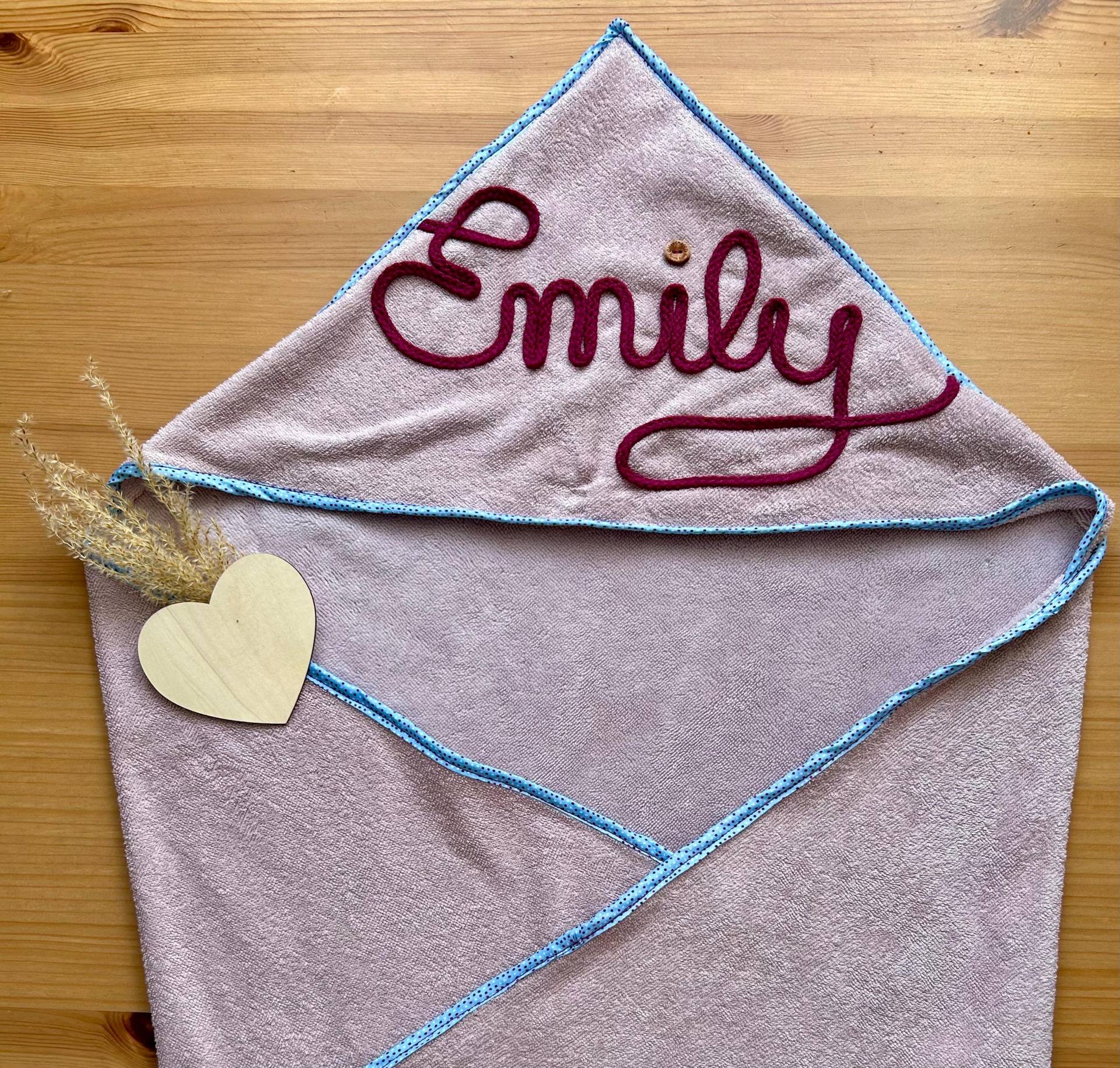 Baby Kapuzenhandtuch Mit Individuellem Namenszug Und Wunschfarbe von Etsy - KruemelchenundKeks