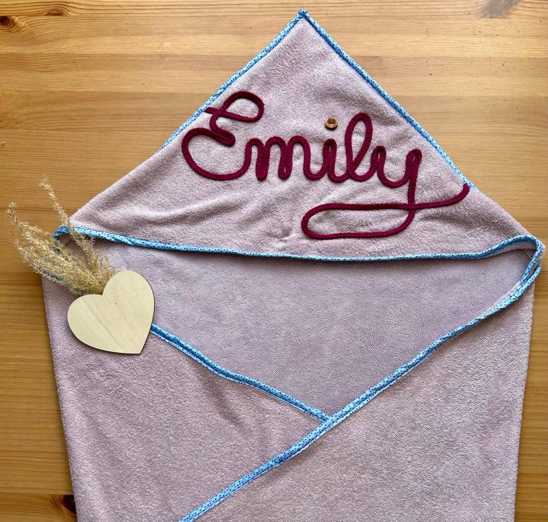 Baby Kapuzenhandtuch Mit Individuellem Namenszug Und Wunschfarbe Baby Kapuzenhandtuch Mit Individuellem Namenszug Und Wunschfarbe von Etsy - KruemelchenundKeks
