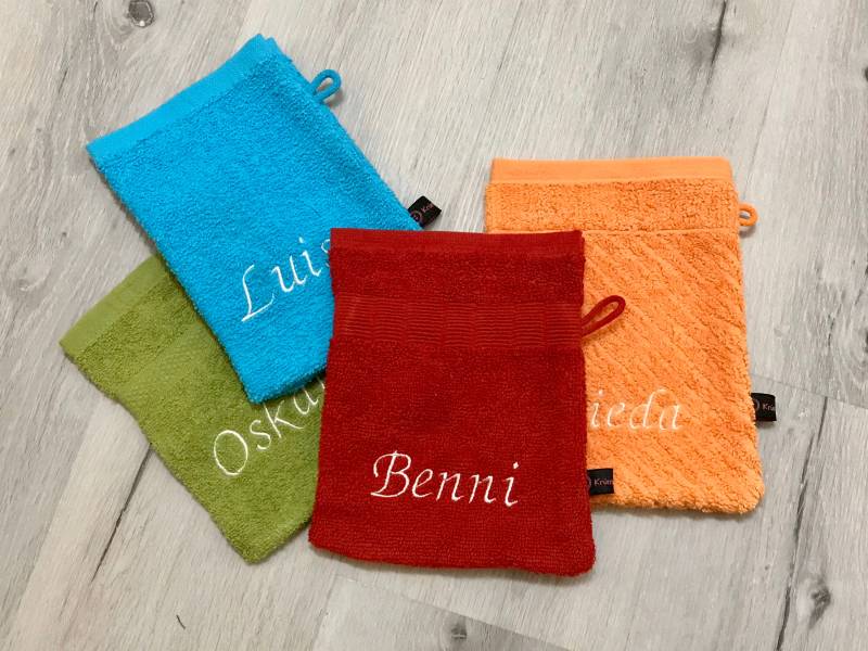 Waschlappen Waschhandschuh Mit Namen Wunschnamen Mehrere Farben von Etsy - KruemelsAtelier