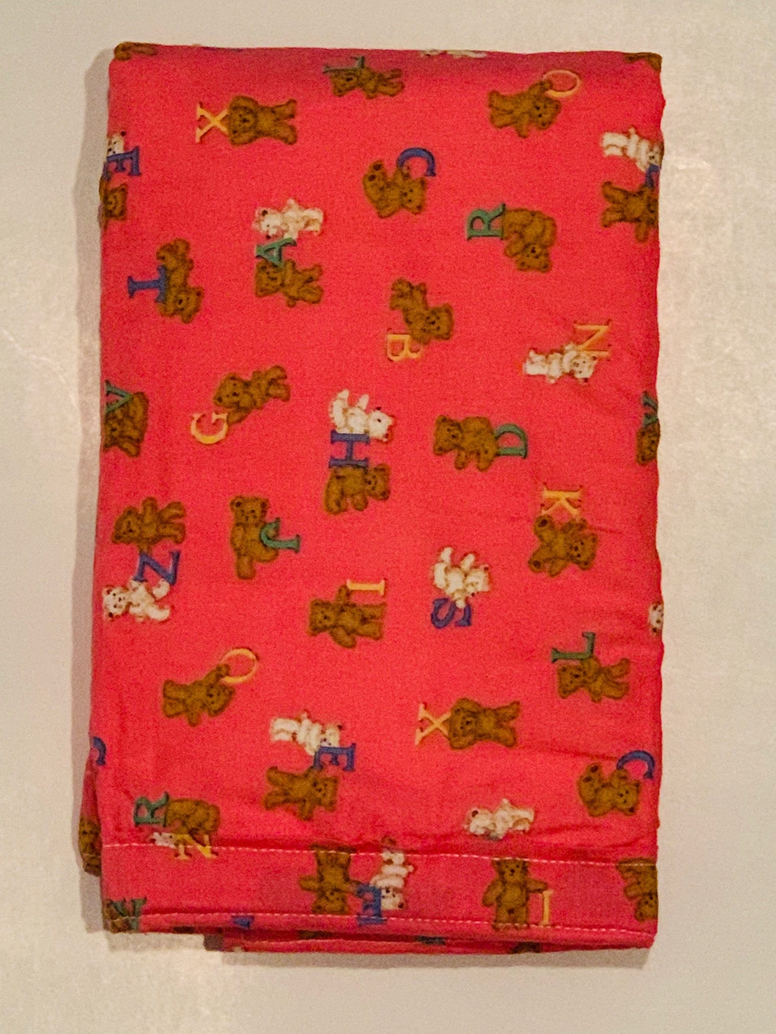 Baby Spucktuch, Unisex Geschenk, Baby-Accessoires, Neugeborenen Dusche Geschenk - Teddy Bär Überraschung von Etsy - KsBabyKissesBoutique