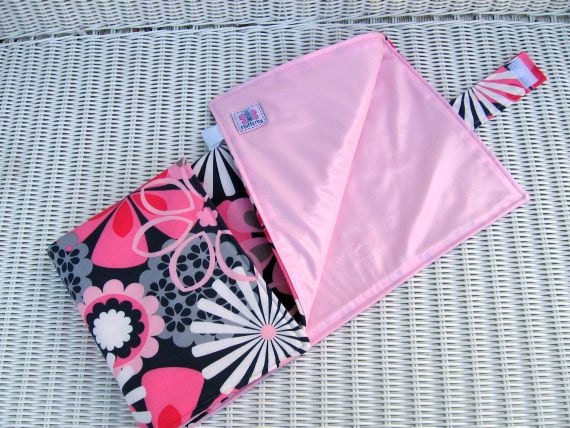 Custom Baby Mädchen Wasserfest Wickelunterlage von Etsy - KthysKreations