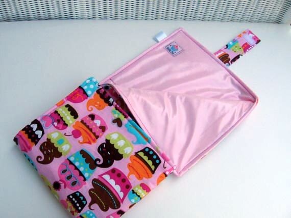 Custom Baby Wasserfest Wickelunterlage/Reise Custom Baby Wasserfest Wickelunterlage/Reise von Etsy - KthysKreations