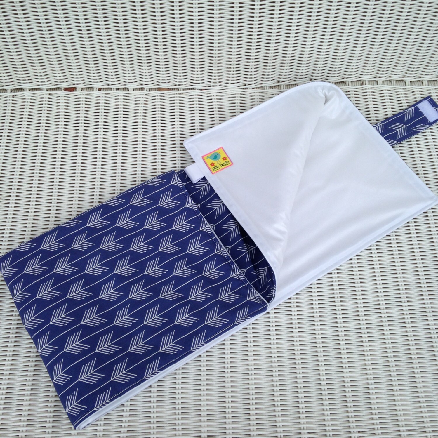 Custom Baby Wasserfest Wickelunterlage/Travel Pad von Etsy - KthysKreations
