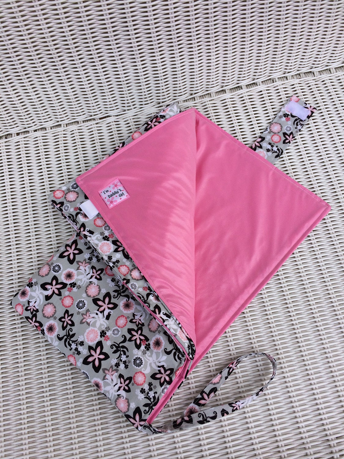 Custom Wasserdichtes Wickelkissen Mit Armbandband Und Taschen von Etsy - KthysKreations