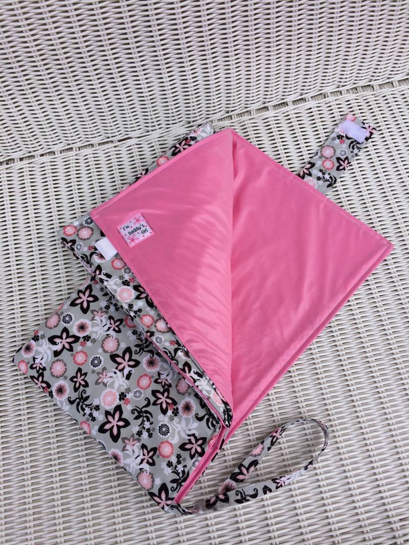 Custom Wasserdichtes Wickelkissen Mit Armbandband Und Taschen von Etsy - KthysKreations