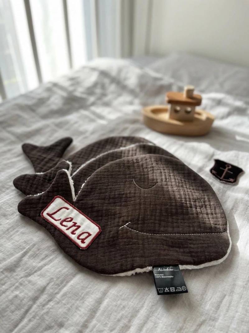 Musselin Waschlappen Wal in Braun - Personalisierbar | Baby Handgemacht von Etsy - KuestenfieberDesign