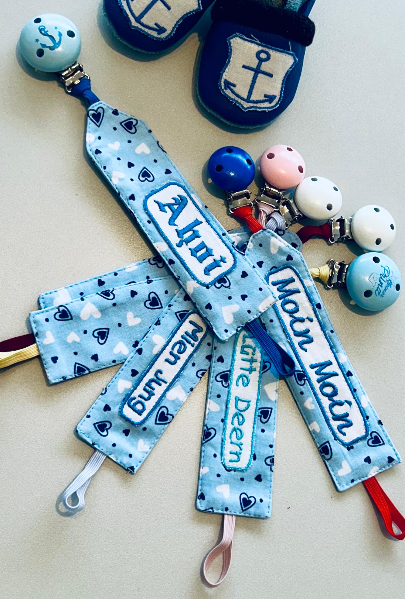 Schnullerband Hellblau Mit Kleinen Herzen Schnullerband Hellblau Mit Kleinen Herzen von Etsy - KuestenfieberDesign