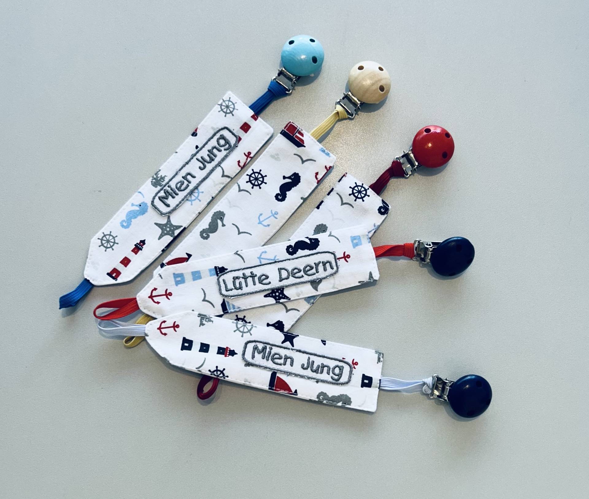 Schnullerband Maritime Welt, Schnullerkette, Mit Namen, Personalisiert, Perfekt Als Babygeschenk, Geschenk Zur Geburt, Taufe Schnullerband Maritime Welt, Schnullerkette, Mit Namen, Personalisiert, Perfekt Als Babygeschenk, Geschenk Zur Geburt, Taufe von Etsy - KuestenfieberDesign
