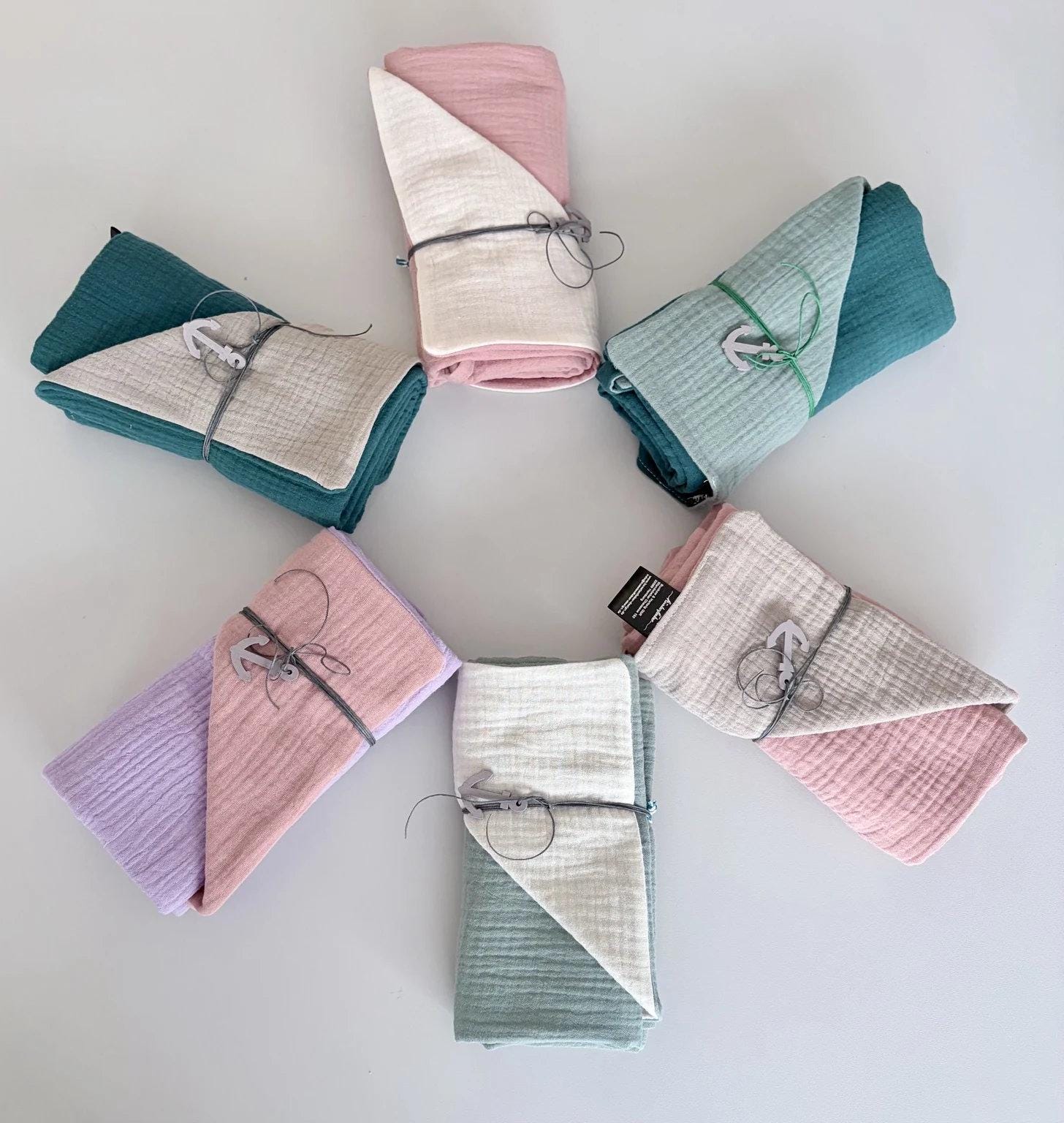 Zweifarbiges Musselintuch Aus Baumwolle - Weich, Atmungsaktiv & Vielseitig Als Spucktuch, Babydecke Oder Halstuch, Handgemacht in Hamburg von Etsy - KuestenfieberDesign