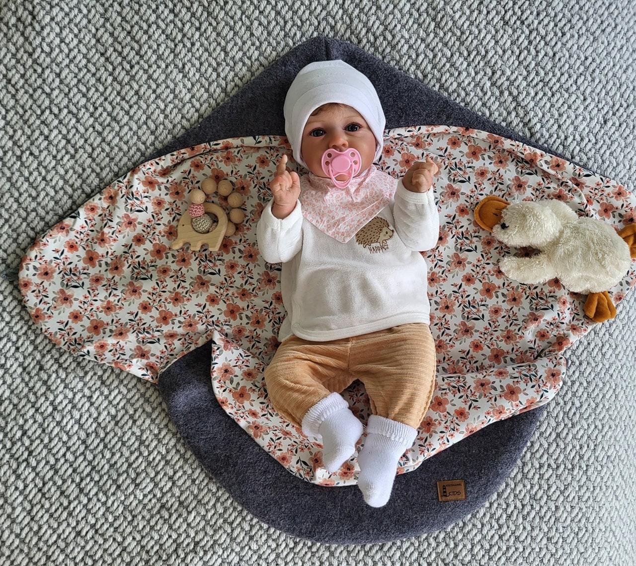 Kuschelige Wollwalk Einschlagdecke Für Deinen Kinderwagen-Perfekter Komfort Dein Baby, Wolle-Grau-Gänseblümchen Geburt, Taufe, Küstenjuwel Kuschelige Wollwalk Einschlagdecke Für Deinen Kinderwagen-Perfekter Komfort Dein Baby, Wolle-Grau-Gänseblümchen Geburt, Taufe, Küstenjuwel von Etsy - Kuestenjuwel