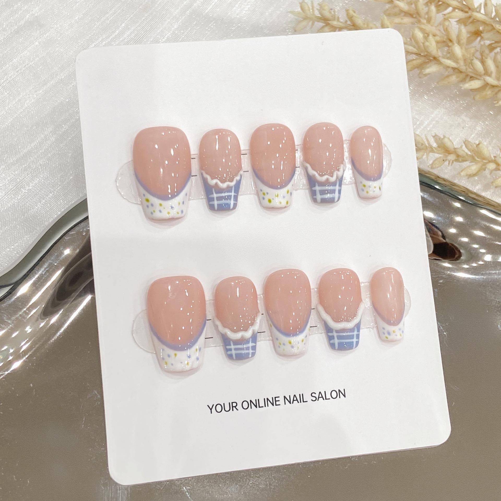Handmade Press-On Nägel | Pastell French Karo Nails Kurz Und Elegant Wiederverwendbar von Etsy - KugelzauberMystery