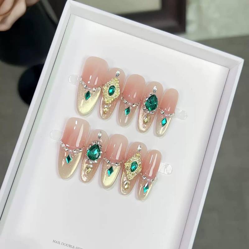Handmade Press-On Nails - Elegantes Almond Design Mit Grünen Strasssteinen Gold Chrome & Glitzer Wiederverwendbare Kunstnägel Handmade Press-On Nails - Elegantes Almond Design Mit Grünen Strasssteinen Gold Chrome & Glitzer Wiederverwendbare Kunstnägel von Etsy - KugelzauberMystery