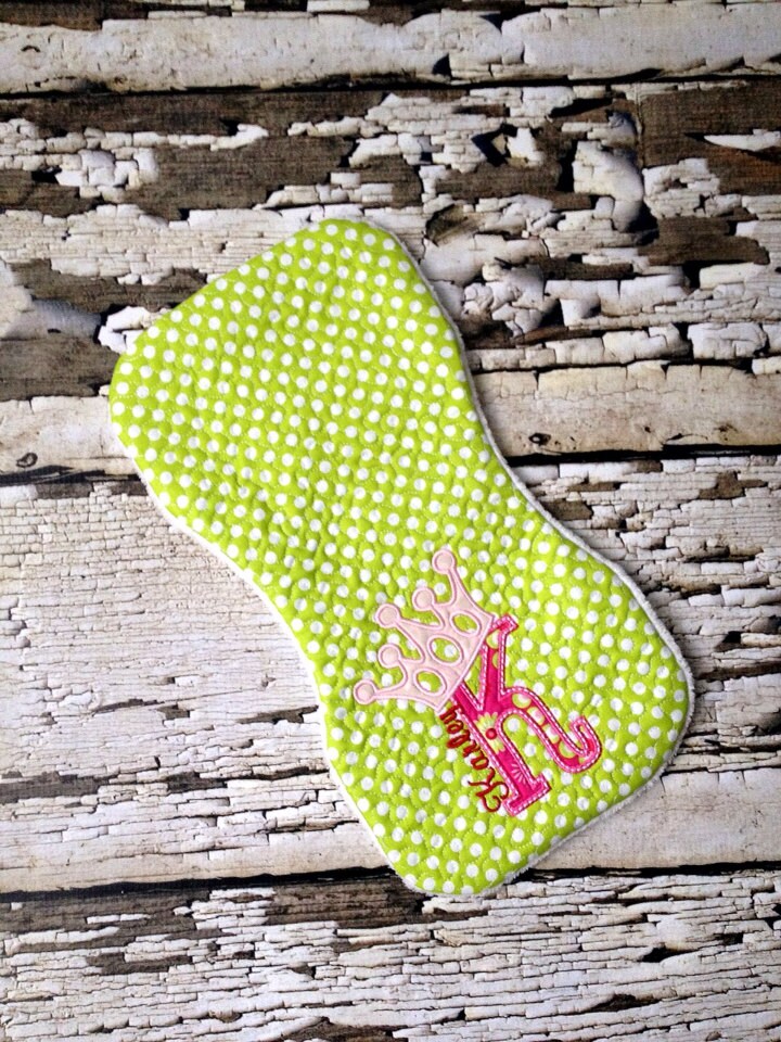 Mädchen Spucktuch - Gestepptes Für Pink Monogrammed von Etsy - KuggaKIDS