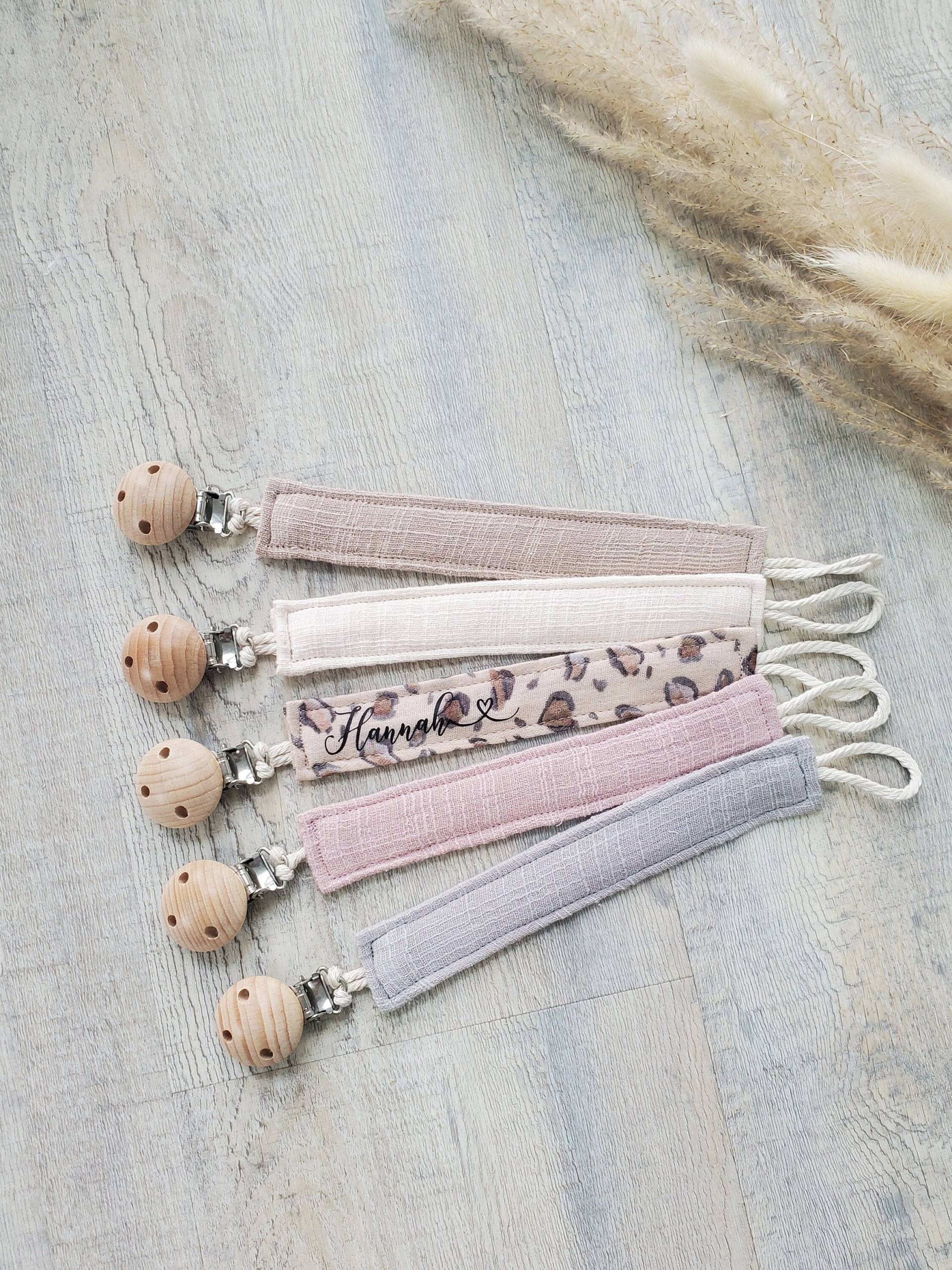 Musselin Schnullerkette/Schnullerband I Mit Name Genäht | Personalisiert Leo Leopard Beige /Braun Musselin Schnullerkette/Schnullerband I Mit Name Genäht | Personalisiert Leo Leopard Beige /Braun von Etsy - LACreate90