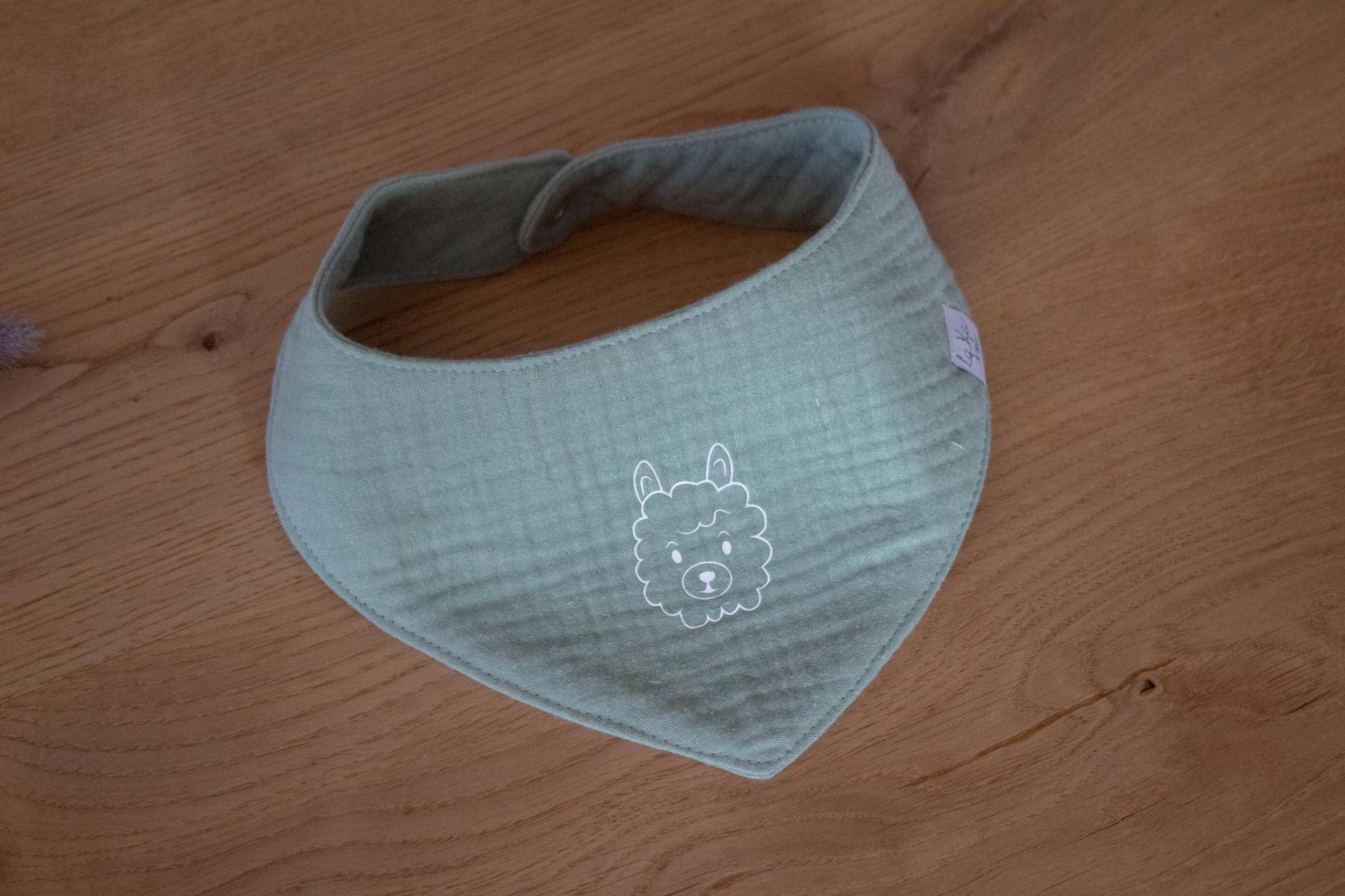 Musselin Dreiecks Halstuch Für Babys Persoanlisierbar - Salbei Musselin Dreiecks Halstuch Für Babys Persoanlisierbar - Salbei von Etsy - LAKAKIKO