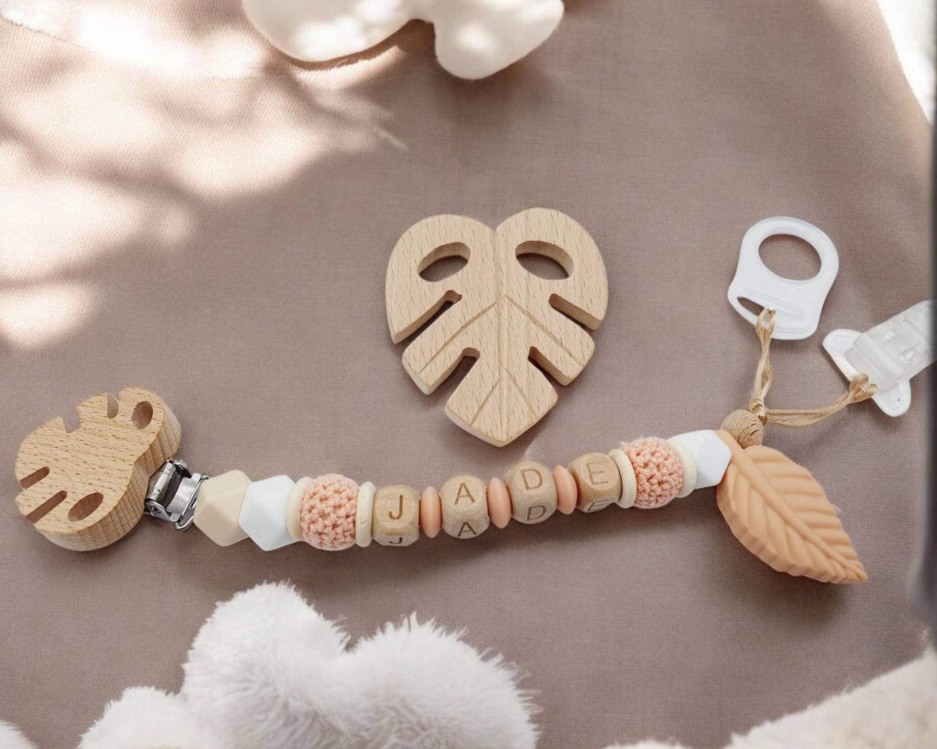 Schnullerclip, Geschenk Zur Geburt/Pfirsich-Monsterblatt Schnullerclip, Geschenk Zur Geburt/Pfirsich-Monsterblatt von Etsy - LANCK
