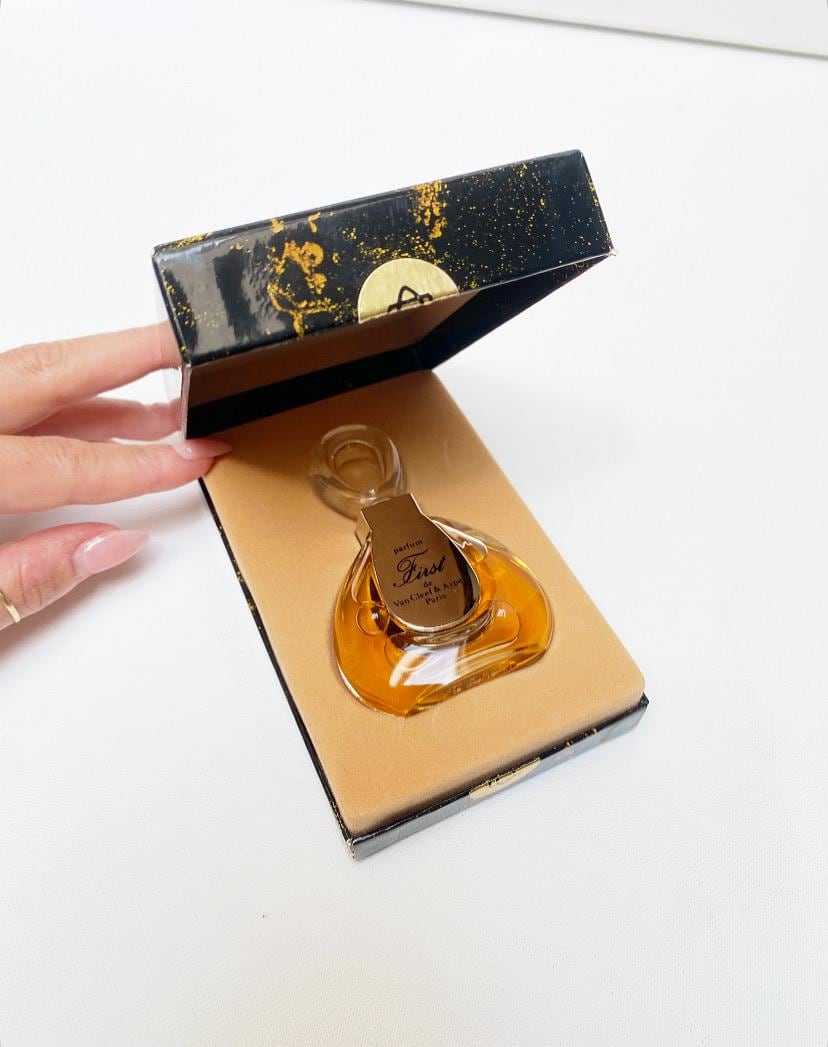Vintage Parfum First De Van Cleef & Arpels, Paris, 15Ml, Duft Flakon in Originalverpackung Vintage Parfum First De Van Cleef & Arpels, Paris, 15Ml, Duft Flakon in Originalverpackung von Etsy - LASTWALLFLOWER