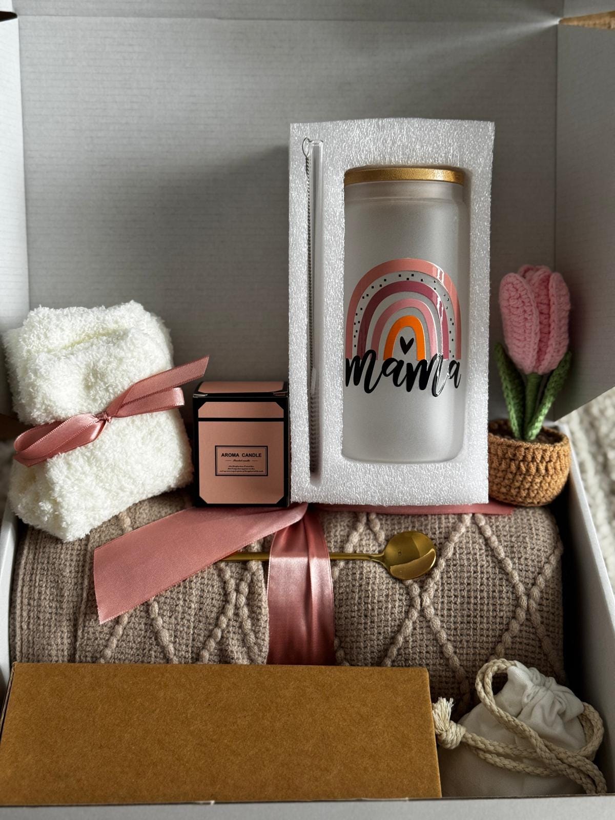 Gift Box For Mom | Cozy Set With Mug, Blanket, Candle & Socks Mother's Day Self Care Gift Box For Mom | Cozy Set With Mug, Blanket, Candle & Socks Mother's Day Self Care von Etsy - LATELIERDUBEBE