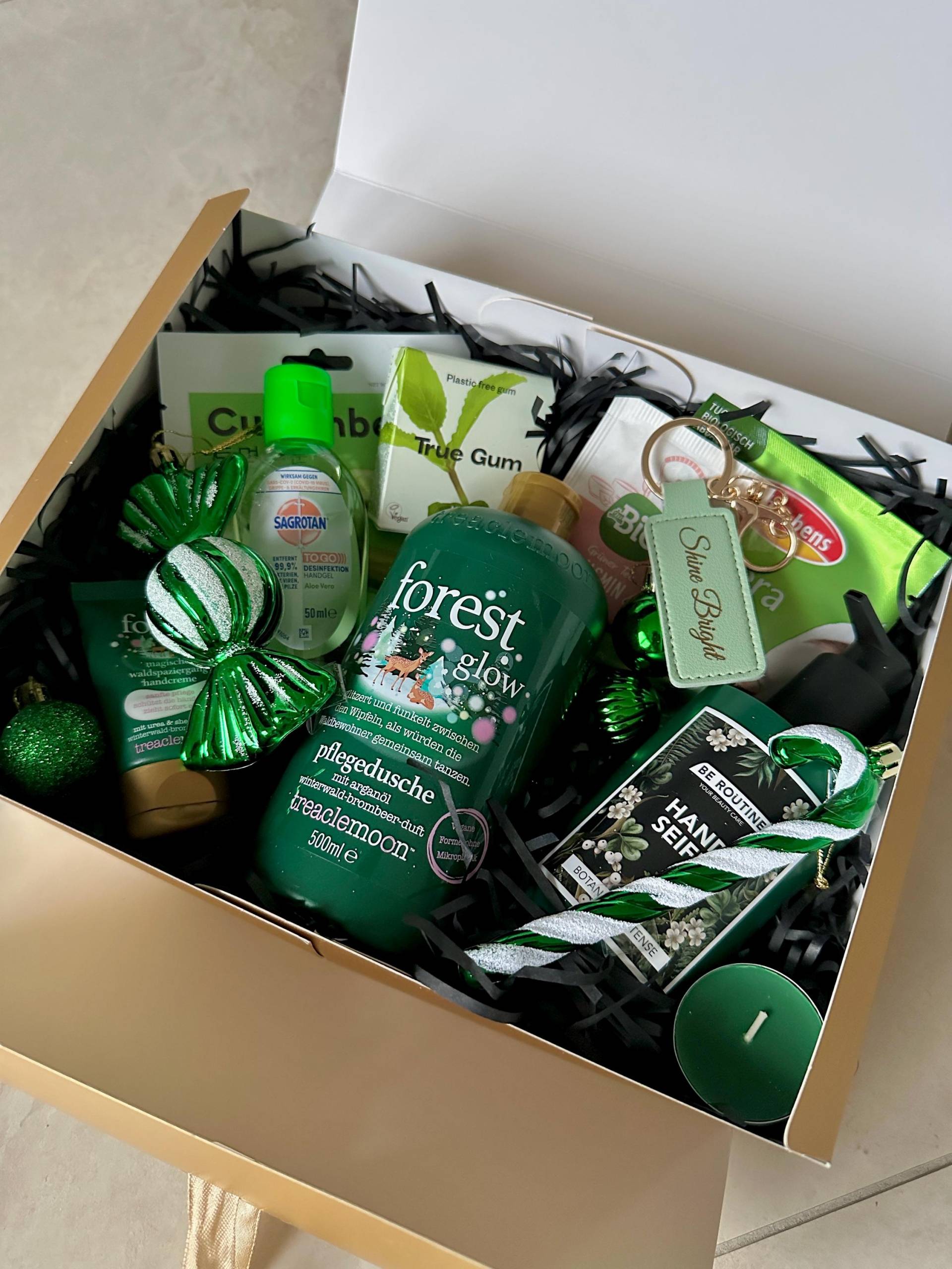 Grüne Xmas Geschenkbox, Weihnachtsbox, Weihnachtsgeschenk Freundin, Weihnachtsbox Grün, Geschenk Frau, Für Sie Grüne Xmas Geschenkbox, Weihnachtsbox, Weihnachtsgeschenk Freundin, Weihnachtsbox Grün, Geschenk Frau, Für Sie von Etsy - LEMARIDESIGN