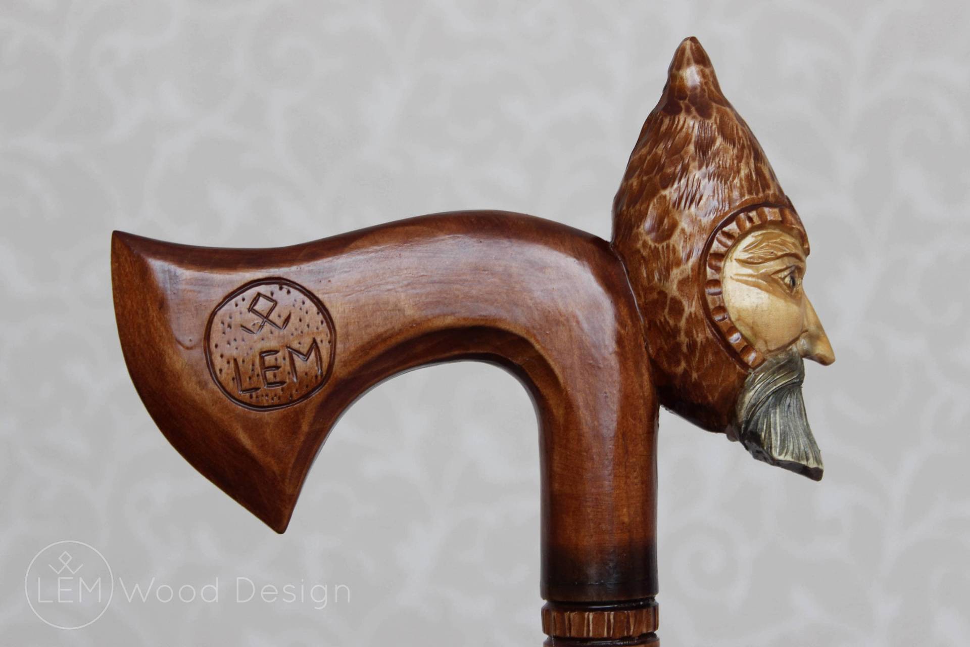 Gehstock Axt Krieger Holzstock Handarbeit Geschnitzte Stäbchen Holzstangen Geschnitzt Geschnitzt Cane Walking Sticks Canes Gehstock Axt Krieger Holzstock Handarbeit Geschnitzte Stäbchen Holzstangen Geschnitzt Geschnitzt Cane Walking Sticks Canes von Etsy - LEMWoodDesign