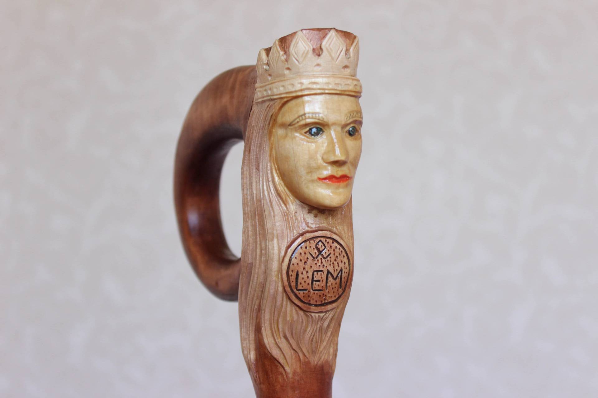 Gehstock "Queen' Handgeschnitzt Eleganter Holzgehstock Holzkunst von Etsy - LEMWoodDesign