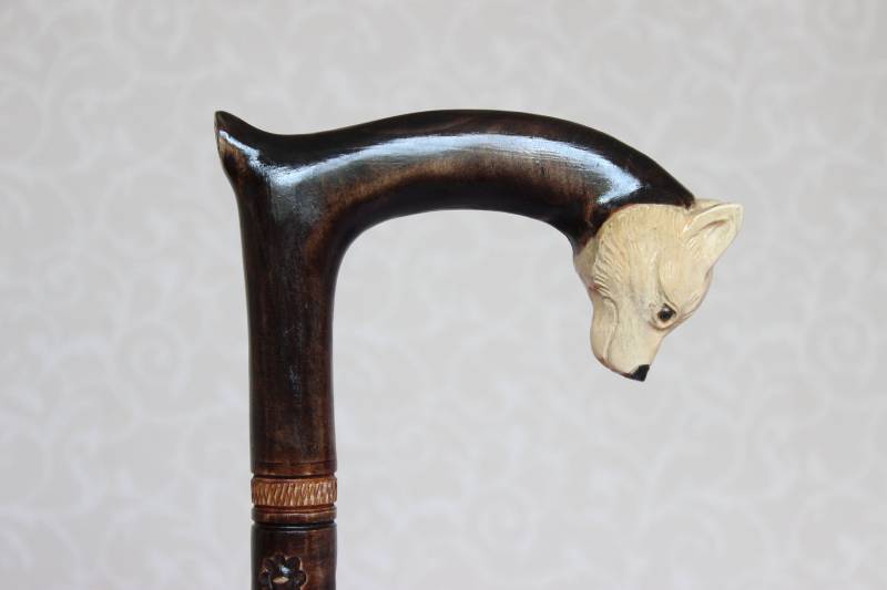 Handgefertigte Holz Gehstock Für Hunde, Geschnitzter Griff, Wanderstock Handgefertigte Holz Gehstock Für Hunde, Geschnitzter Griff, Wanderstock von Etsy - LEMWoodDesign