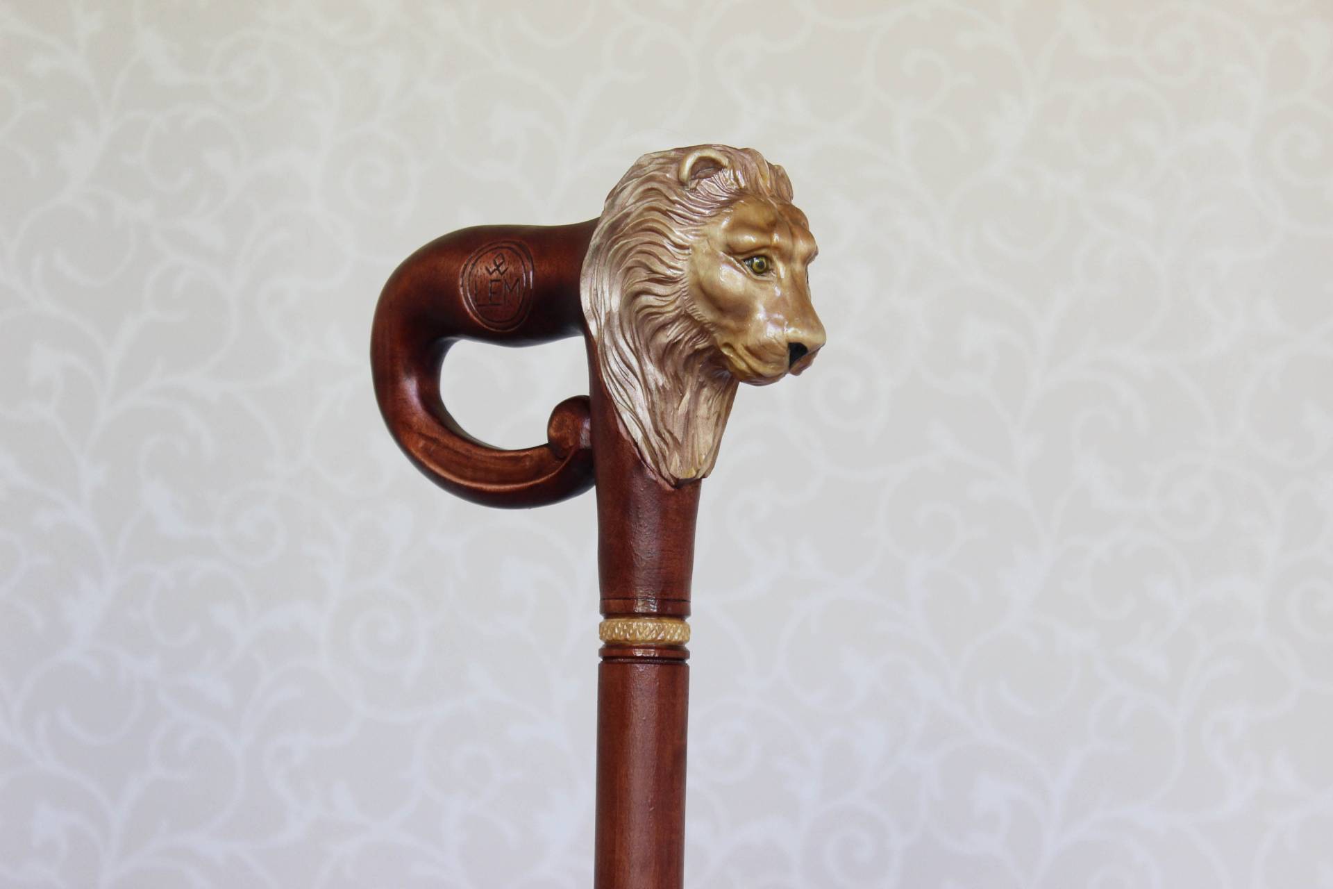 Handgeschnitzter Löwengriff Aus Holz, Gehstock, Eleganter Wanderstock Handgeschnitzter Löwengriff Aus Holz, Gehstock, Eleganter Wanderstock von Etsy - LEMWoodDesign