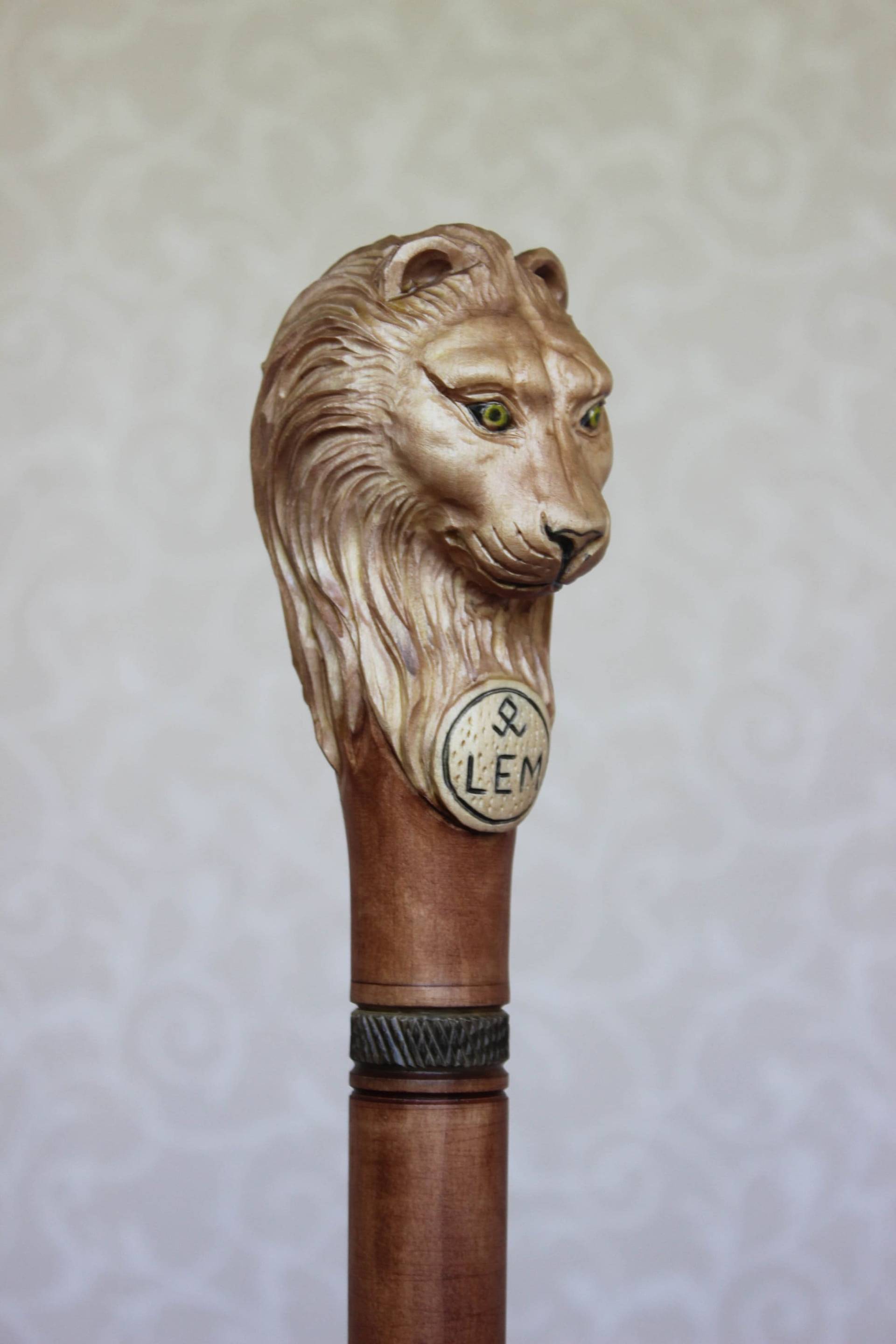 Löwe Gehstock Geschnitzter Griff Mit Einfachem Personal Länge 82-92 cm Aus Holz Wanderstock von Etsy - LEMWoodDesign