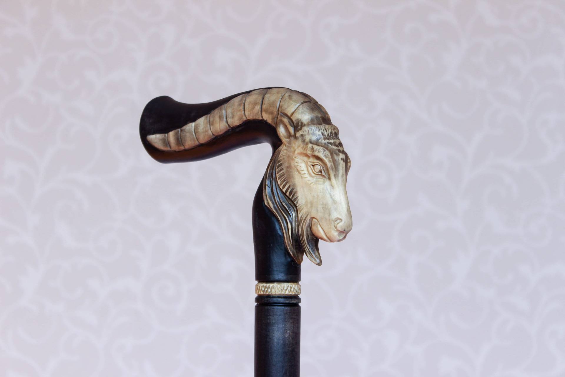 Steinbock Gehstock Handgeschnitzte Stock Zodiac Geschenk Schwarz Holzstock Wanderstock Ziege Geschnitzten Griff Wanderstöcke Stöcke von Etsy - LEMWoodDesign