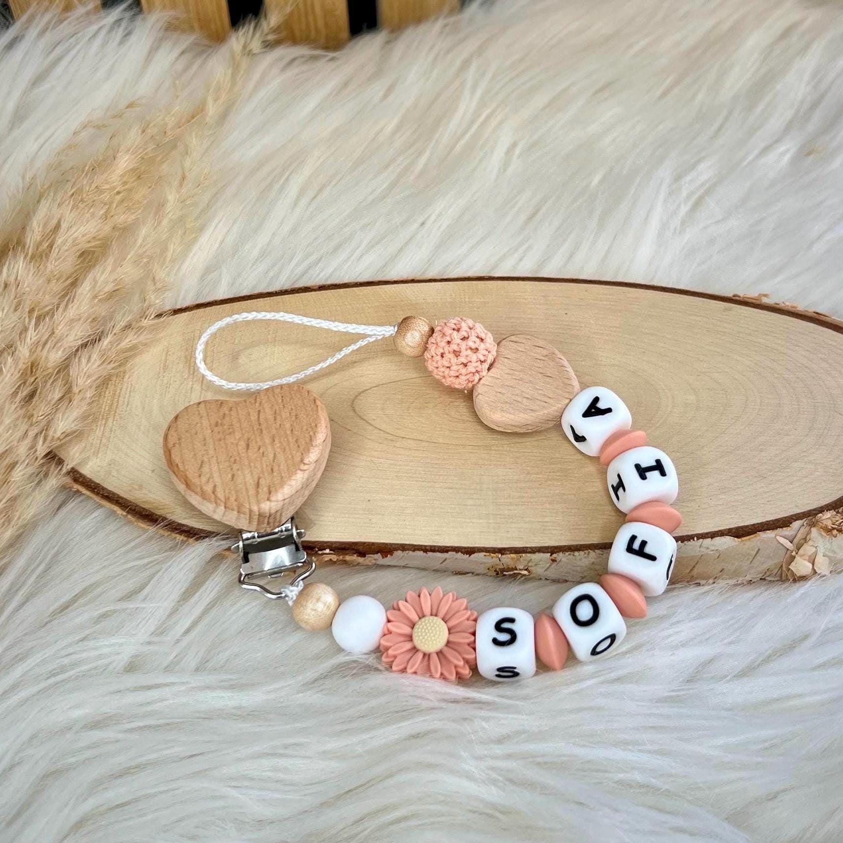 Personalisierte Schnullerkette Mit Name Blume Apricot Geschenk Zur Geburt Babyshower Handgemacht Aus Holz & Silikon Personalisierte Schnullerkette Mit Name Blume Apricot Geschenk Zur Geburt Babyshower Handgemacht Aus Holz & Silikon von Etsy - LENITODESIGN