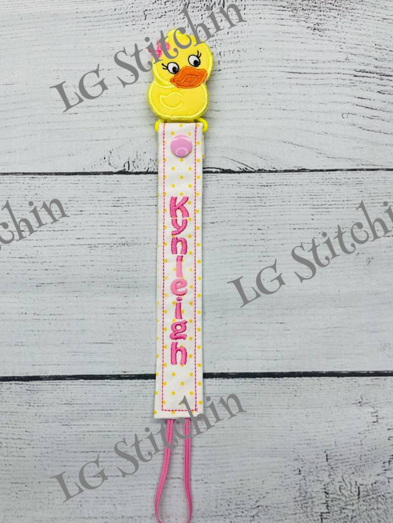 Ente Schnullerclip Benutzerdefinierte Paci Clip Bestickt Niedlichen Schnullerhalter Soothie Halter Bobo Dodie von Etsy - LGStitchin