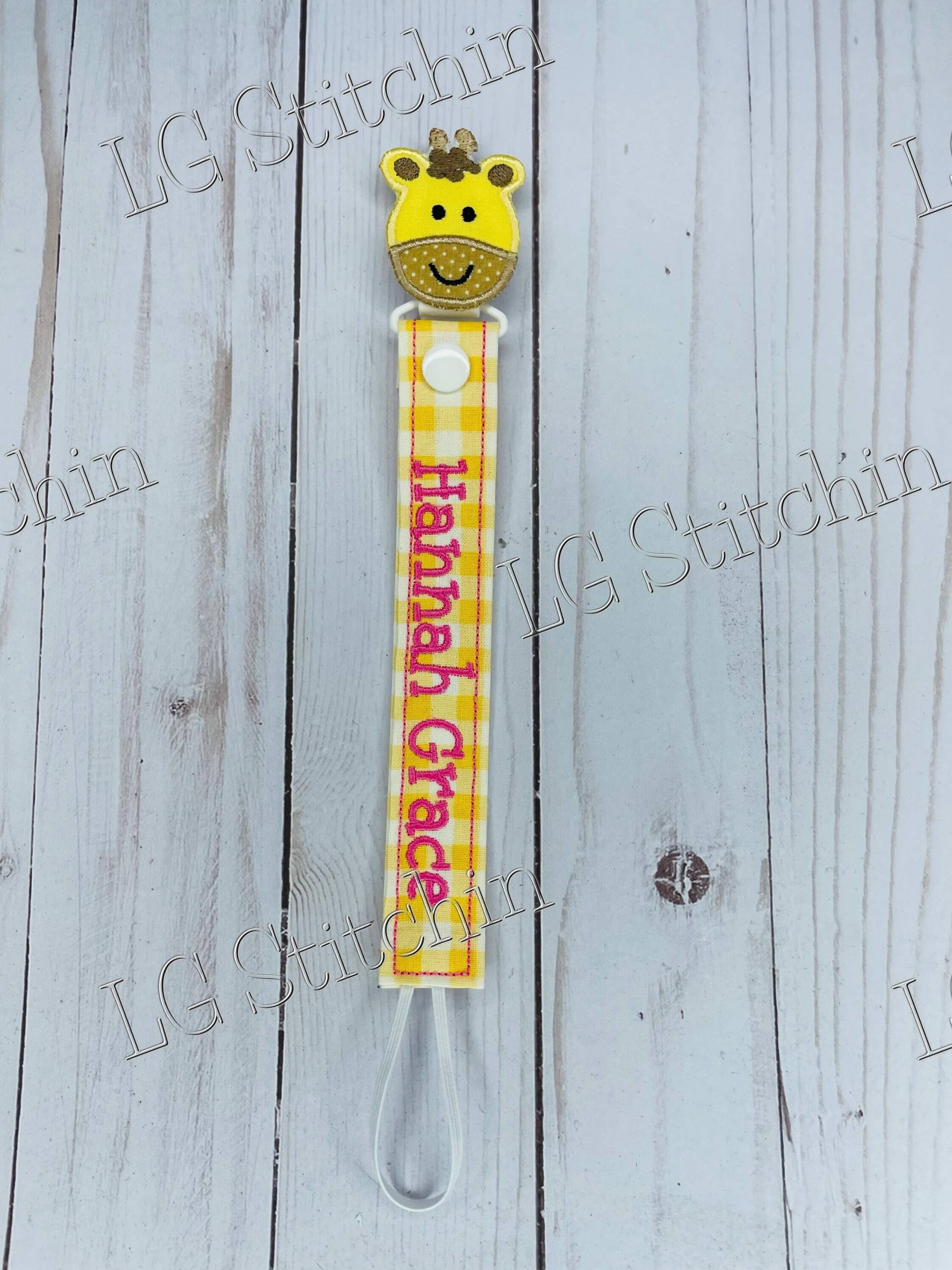 Schnullerkette Giraffe Individuell Bestickt Schnullerkette(N von Etsy - LGStitchin