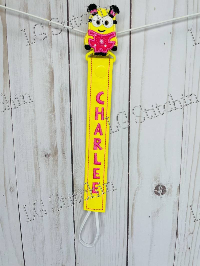 Minion Schnullerkette Bestickt von Etsy - LGStitchin
