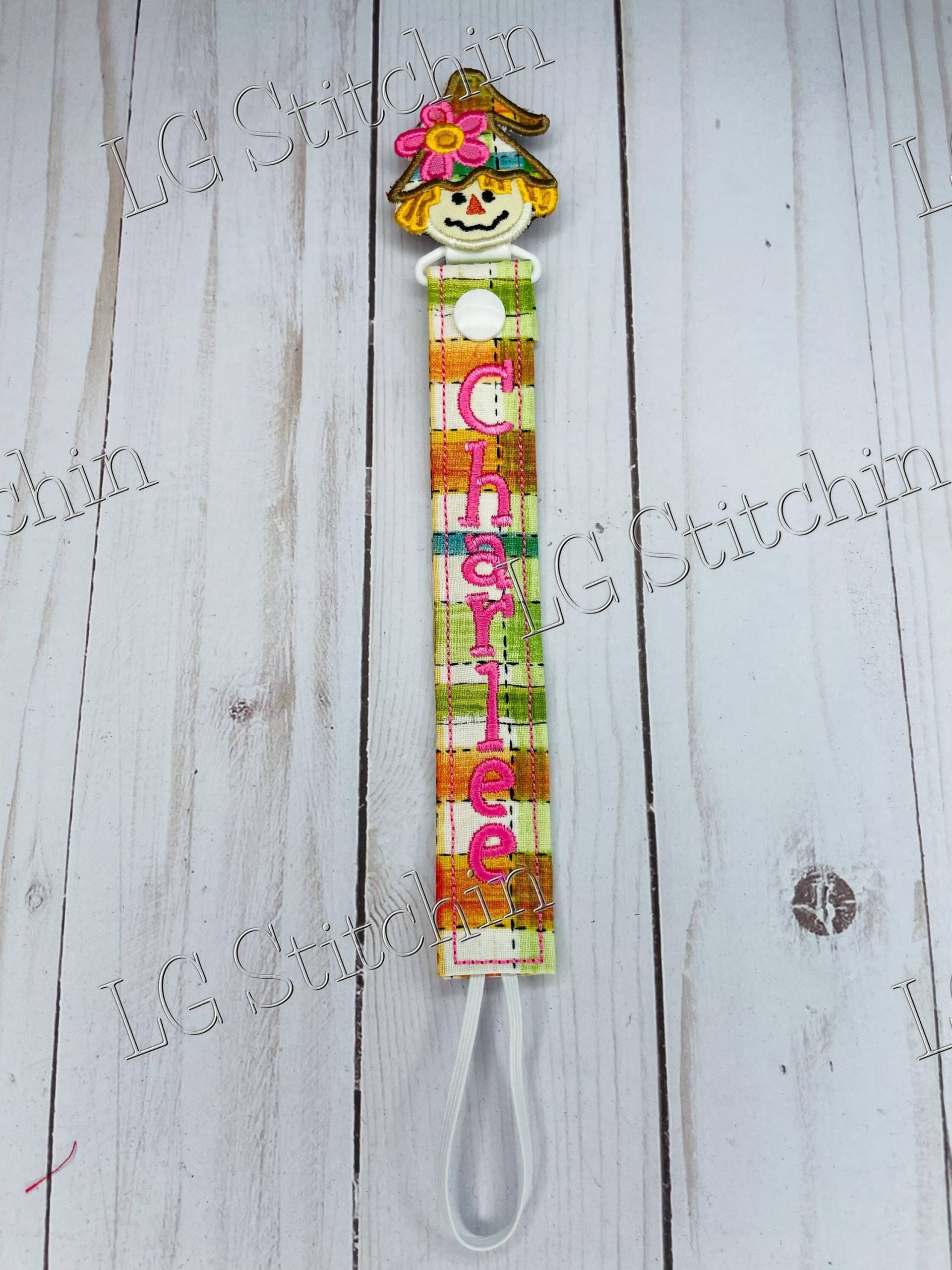Schnullerkette Vogelscheuche Bestickt Schnullerkette Vogelscheuche Bestickt von Etsy - LGStitchin