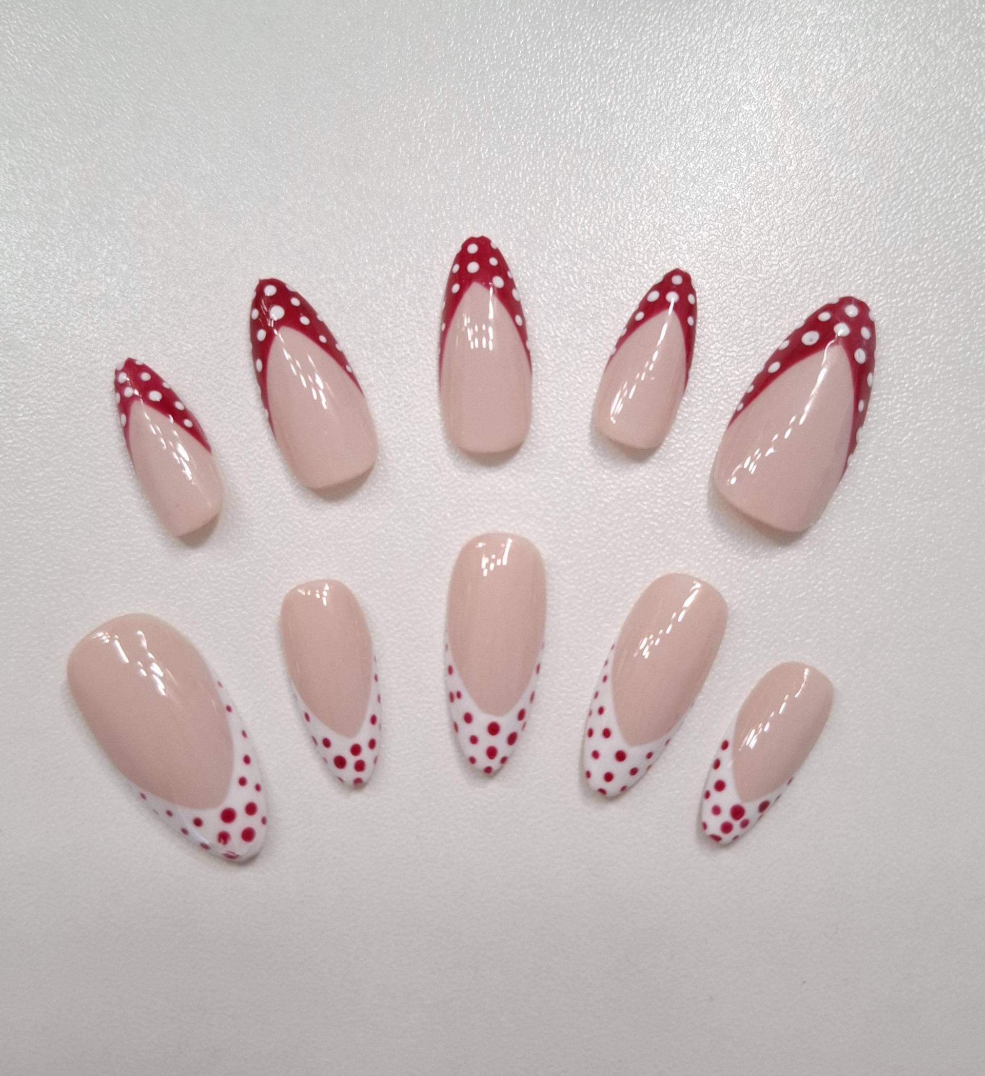 Press On Nägel Almond Kurz Und Mittel Handgefertigt Einfache Punkte Rot Weiß Kein Versand in Usa von Etsy - LUXURAOnline