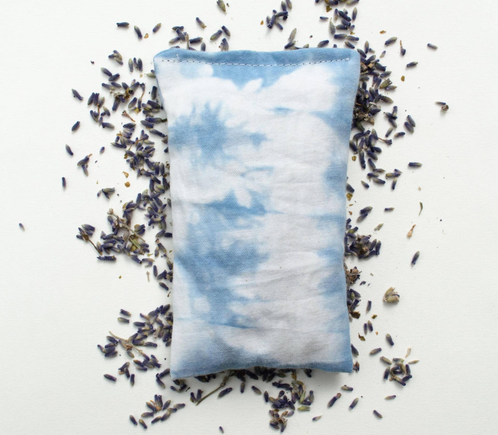 Lavendel Schlafsäckchen - Bio-Baumwolle, Beruhigende Aromatherapie, Handgefertigt & Pflanzengefärbt Lavendel Schlafsäckchen - Bio-Baumwolle, Beruhigende Aromatherapie, Handgefertigt & Pflanzengefärbt von Etsy - LaAquarelle