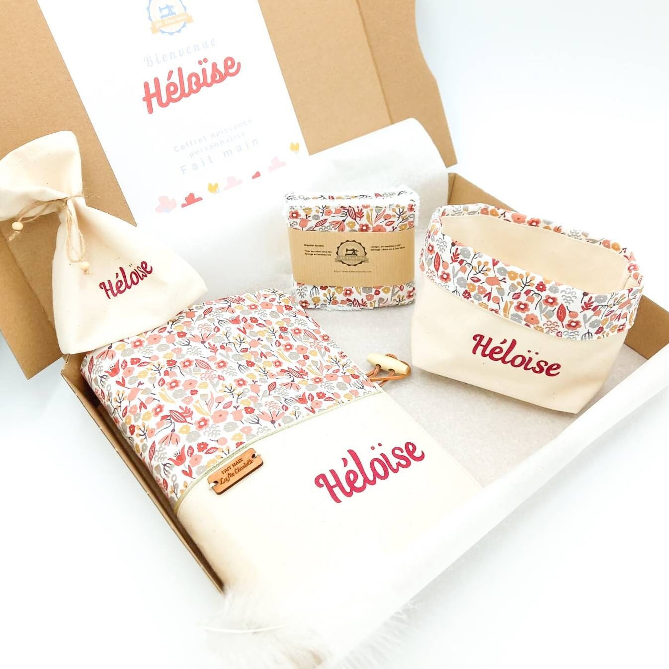 Personalisiertes Geburtsgeschenk Für Mädchen Mit Vornamen, Kleine Rosa Blumen Im Liberty-stil, Geburtsbox, Babyshower, Babygeschenk Personalisiertes Geburtsgeschenk Für Mädchen Mit Vornamen, Kleine Rosa Blumen Im Liberty-stil, Geburtsbox, Babyshower, Babygeschenk von Etsy - LaFeeCharlotte