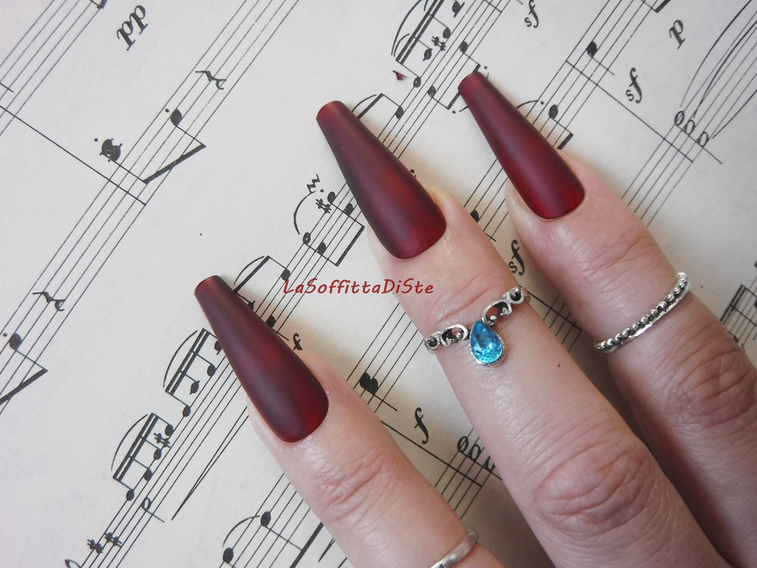 Gefälschte Matte Rote Nägel, Ballerina Gefälschte Matte Rote Nägel, Ballerina von Etsy - LaSoffittaDiSte