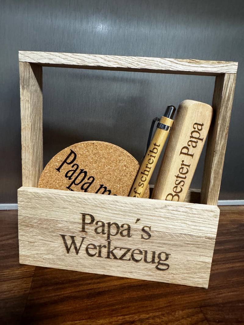 Geschenk Für Papa Personalisiert | Papas Werkzeugkiste Geschenkbox Männer Flaschenöffner Set Vatertag Holz von Etsy - LaWunderWerkstatt