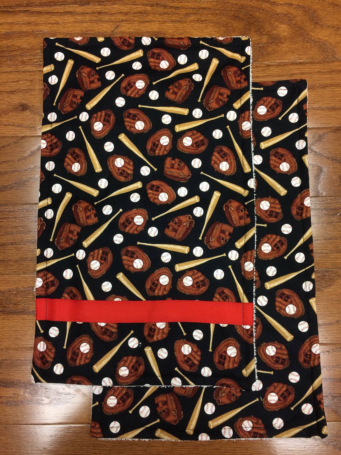 Baseball Bats/Handschuhe Burp Tuch Set von Etsy - LadybugsKissBoutique