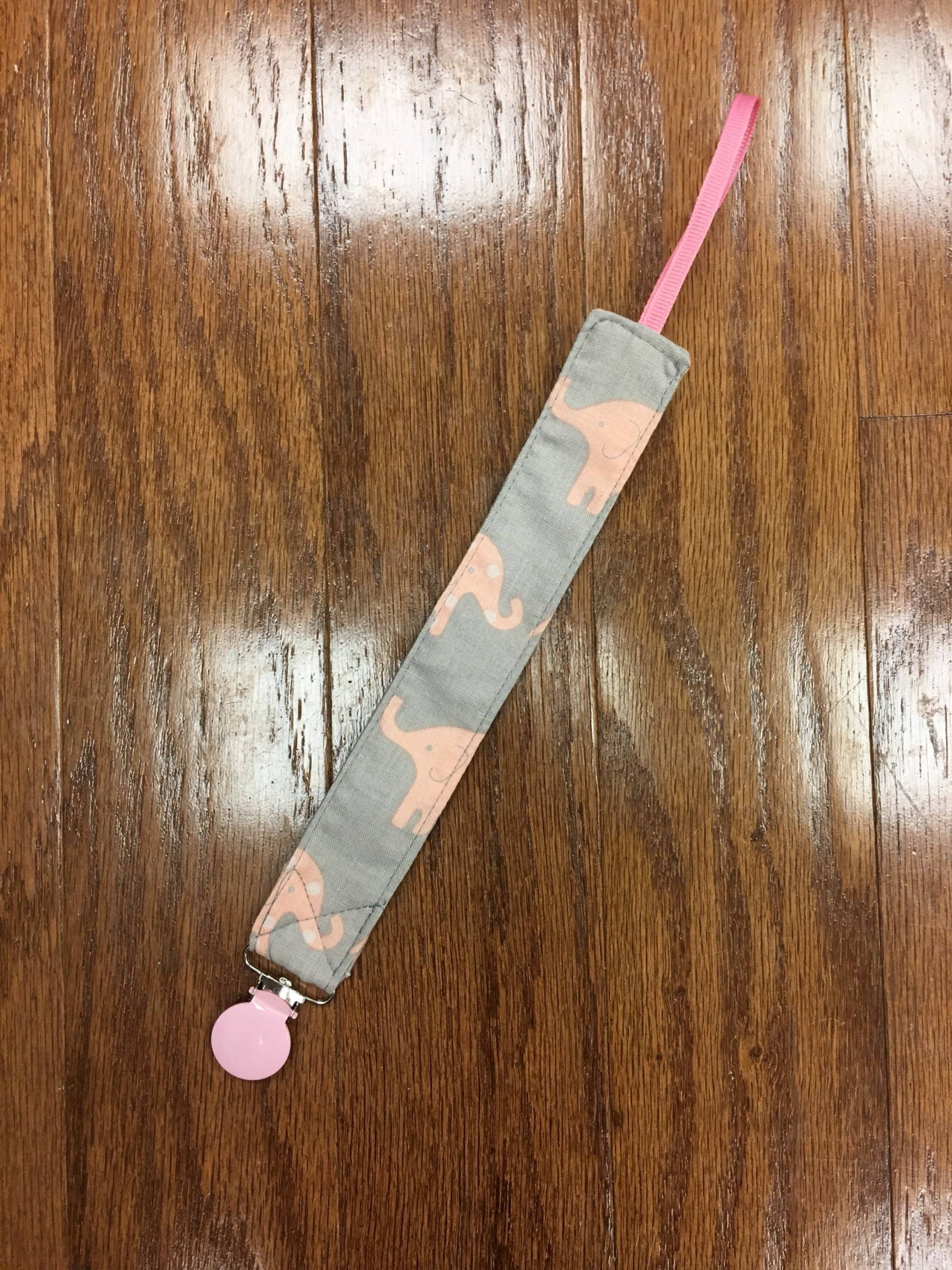 Elefanten Schnullerclip von Etsy - LadybugsKissBoutique