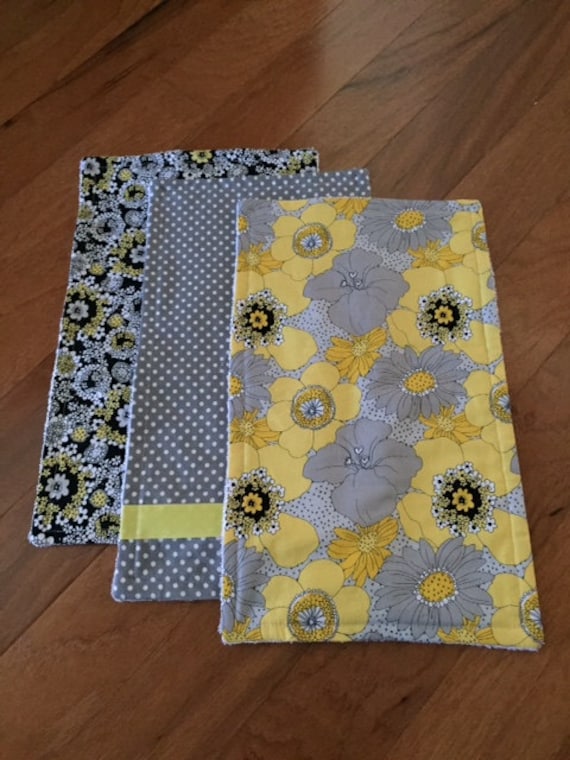 Gelbe & Graue Burp Tuch Set Gelbe & Graue Burp Tuch Set von Etsy - LadybugsKissBoutique