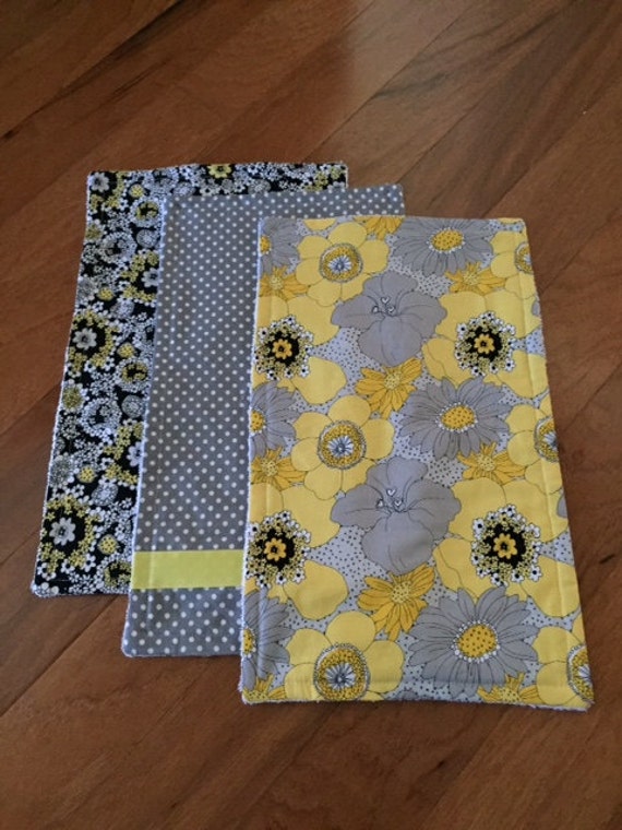 Gelbe & Graue Burp Tuch Set Gelbe & Graue Burp Tuch Set von Etsy - LadybugsKissBoutique