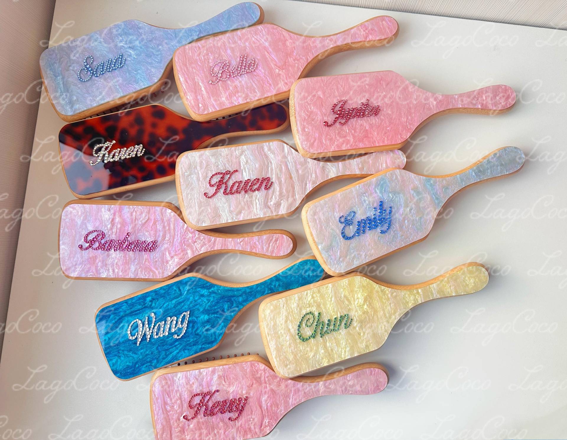Personalisierte Namen Haarbürste Mit Strass Maßgeschneidertes Geschenk Für Ihre Brautjungfern Zum Geburtstag Muttertagsgeschenk Mama Gastgeschenk von Etsy - LagoCoco