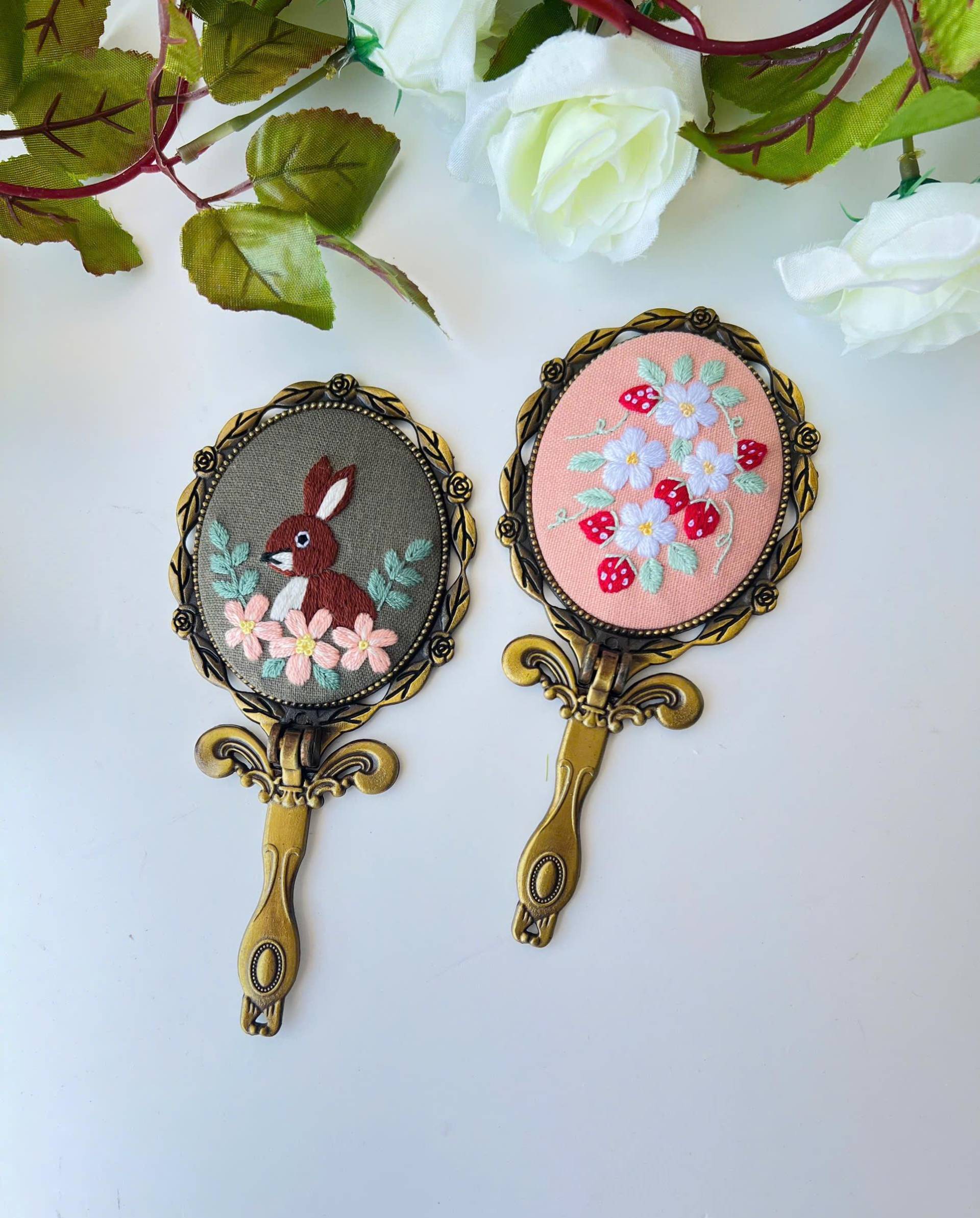 Bestickter Vintage Taschenspiegel Mit Griff, Erdbeere Gestickter Taschenspiegel, Blumenstickerei Spiegel, Schminkspiegel, Brautjungfer Geschenk von Etsy - LanahomeCraft