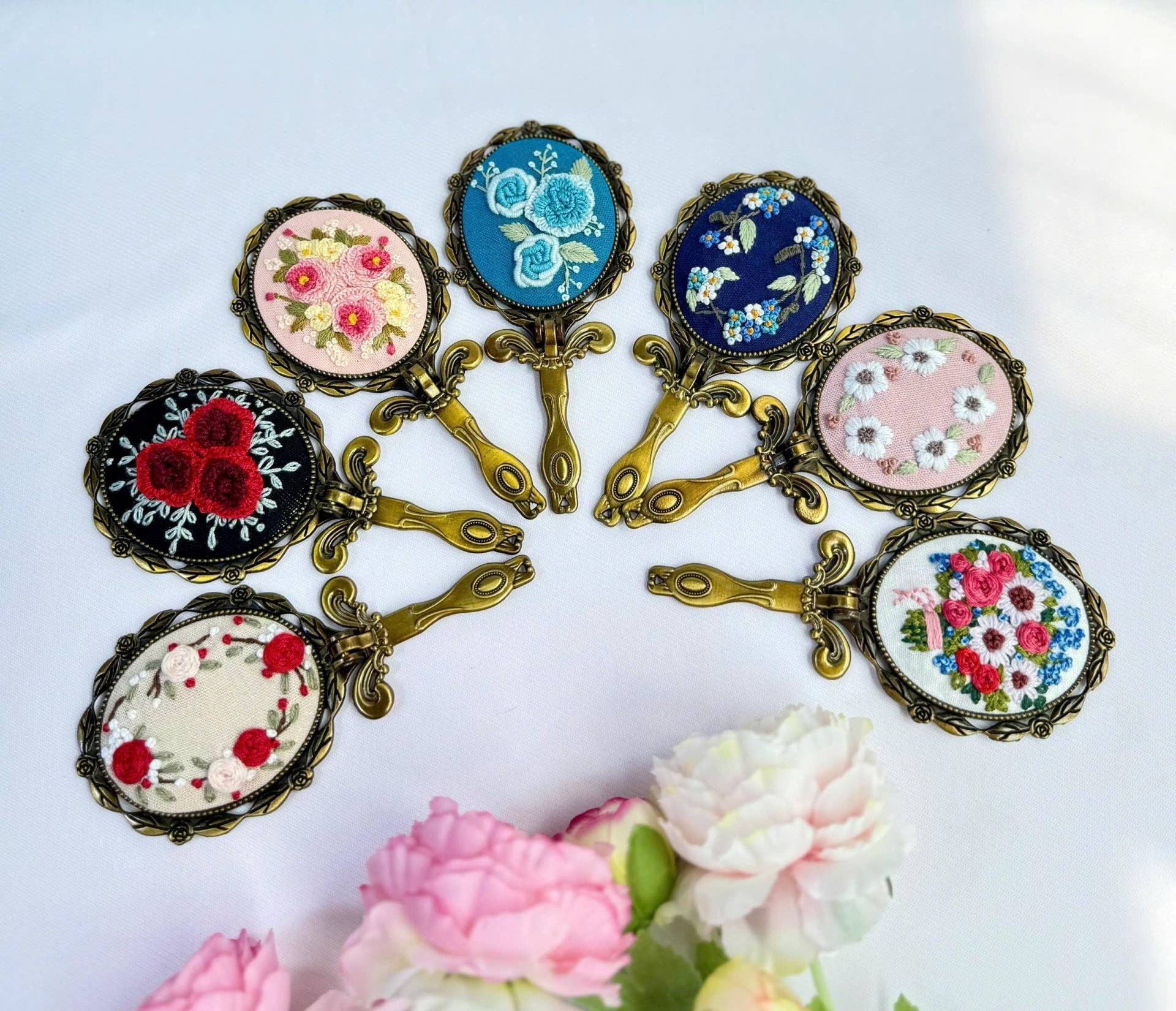 Bestickter Vintage Taschenspiegel Mit Griff, Erdbeere Gestickter Taschenspiegel, Blumenstickerei Spiegel, Schminkspiegel, Brautjungfer Geschenk von Etsy - LanahomeCraft