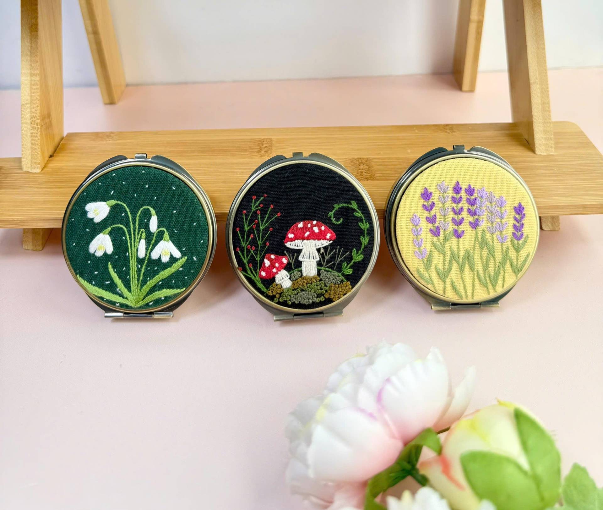 Floral Hand Bestickt Schmuckschatulle, Schmuckschatulle Mit Spiegel, Brautjungfer Geschenk, Valentinstag Muttertagsgeschenk von Etsy - LanahomeCraft